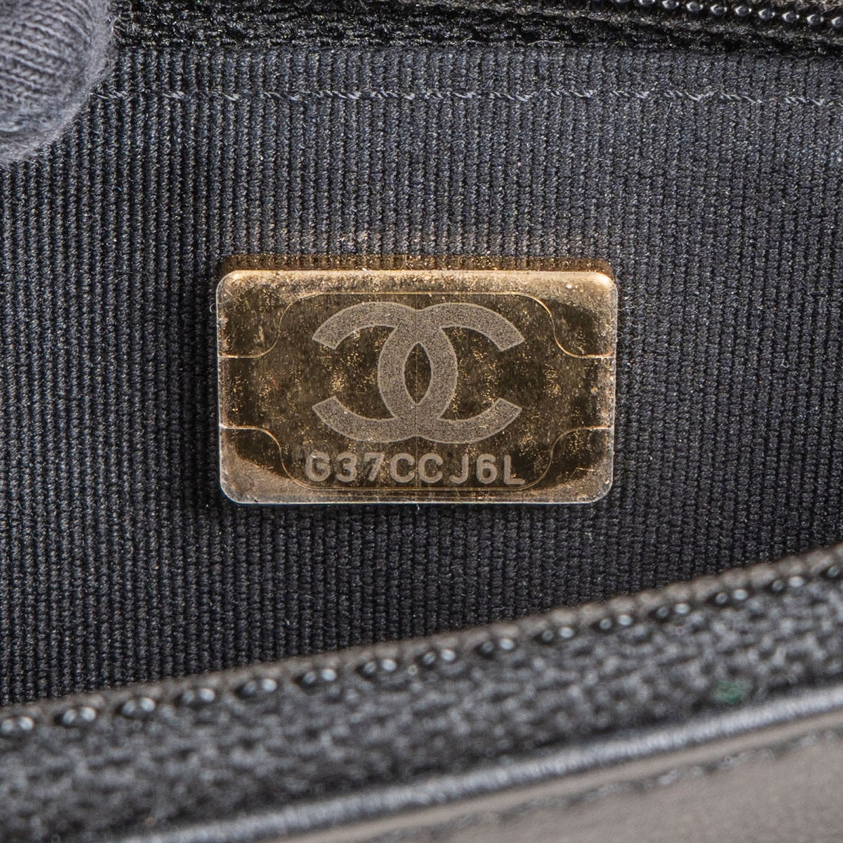 Sac bandoulière Chanel Boy Wallet on Chain en cuir caviar matelassé