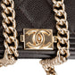 Bolso bandolera Chanel Boy Wallet On Chain en piel de caviar acolchada