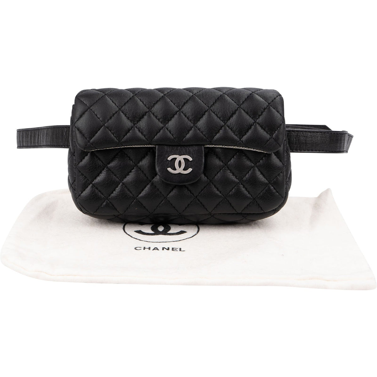 Sac ceinture Chanel Uniform en cuir d'agneau matelassé noir, pièces métalliques palladiées