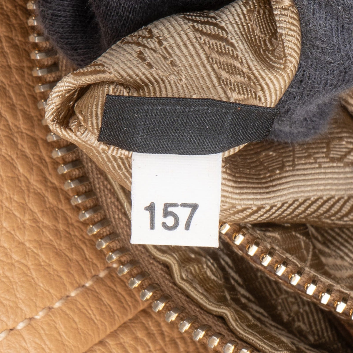 Prada beige Vitello Daino lederen Buckle schoudertas