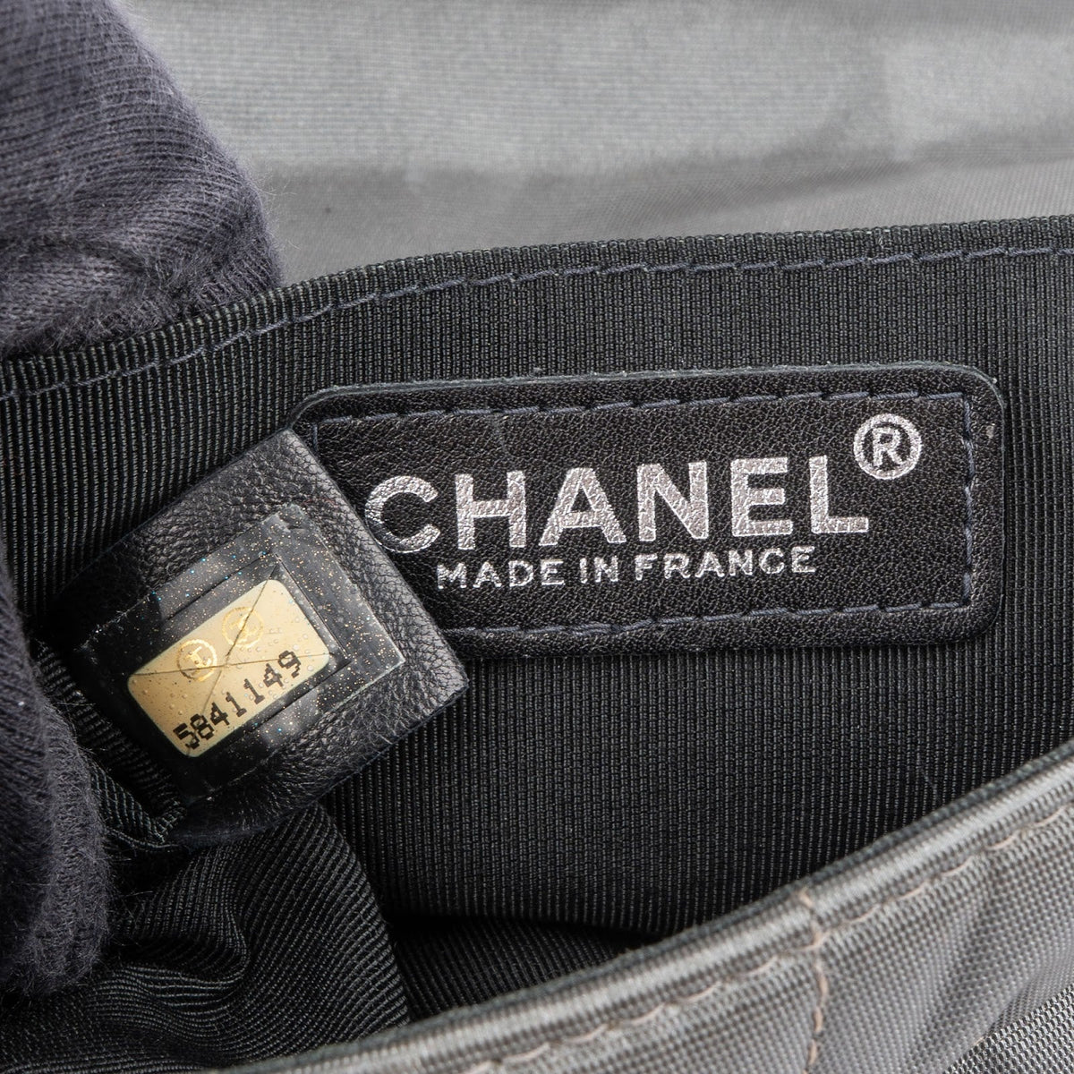 Chanel Chocolate Bar Flap aus Nylon (limitiert) – Ansicht 13