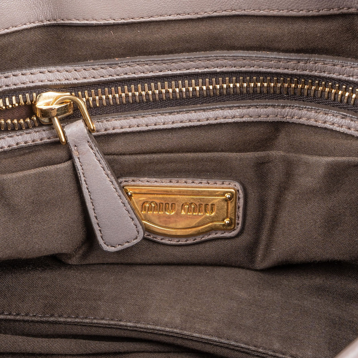 Miu Miu Matelassé Nappa Coffer City Schultertasche, Bild 11 von 12
