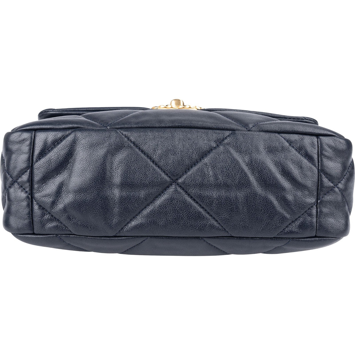 Bolso bandolera Chanel 19 de piel de cordero acolchada azul marino con solapa sencilla