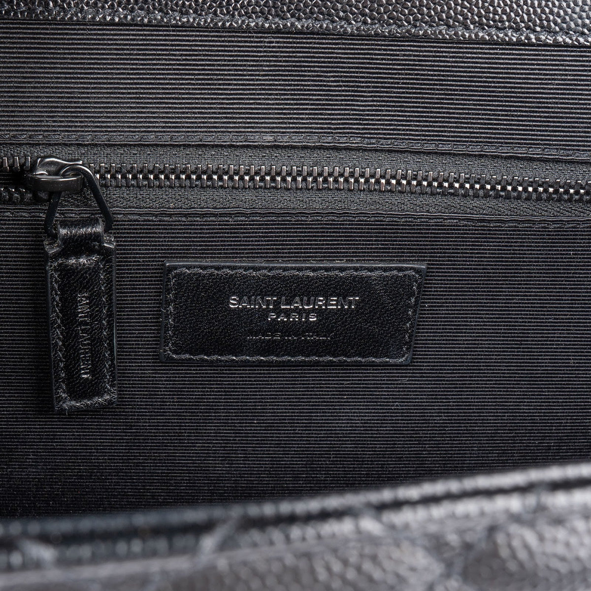 Borsa a tracolla grande Envelope Saint Laurent in pelle Grain de Poudre