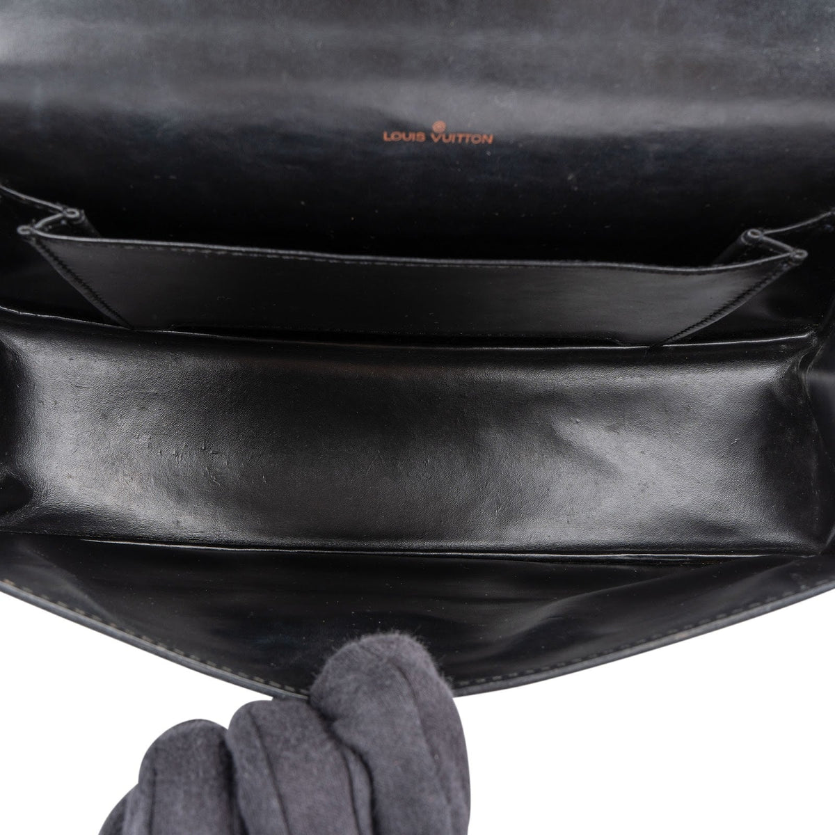 Louis Vuitton Tilsitt aus schwarzem Epi-Leder – Ansicht 9
