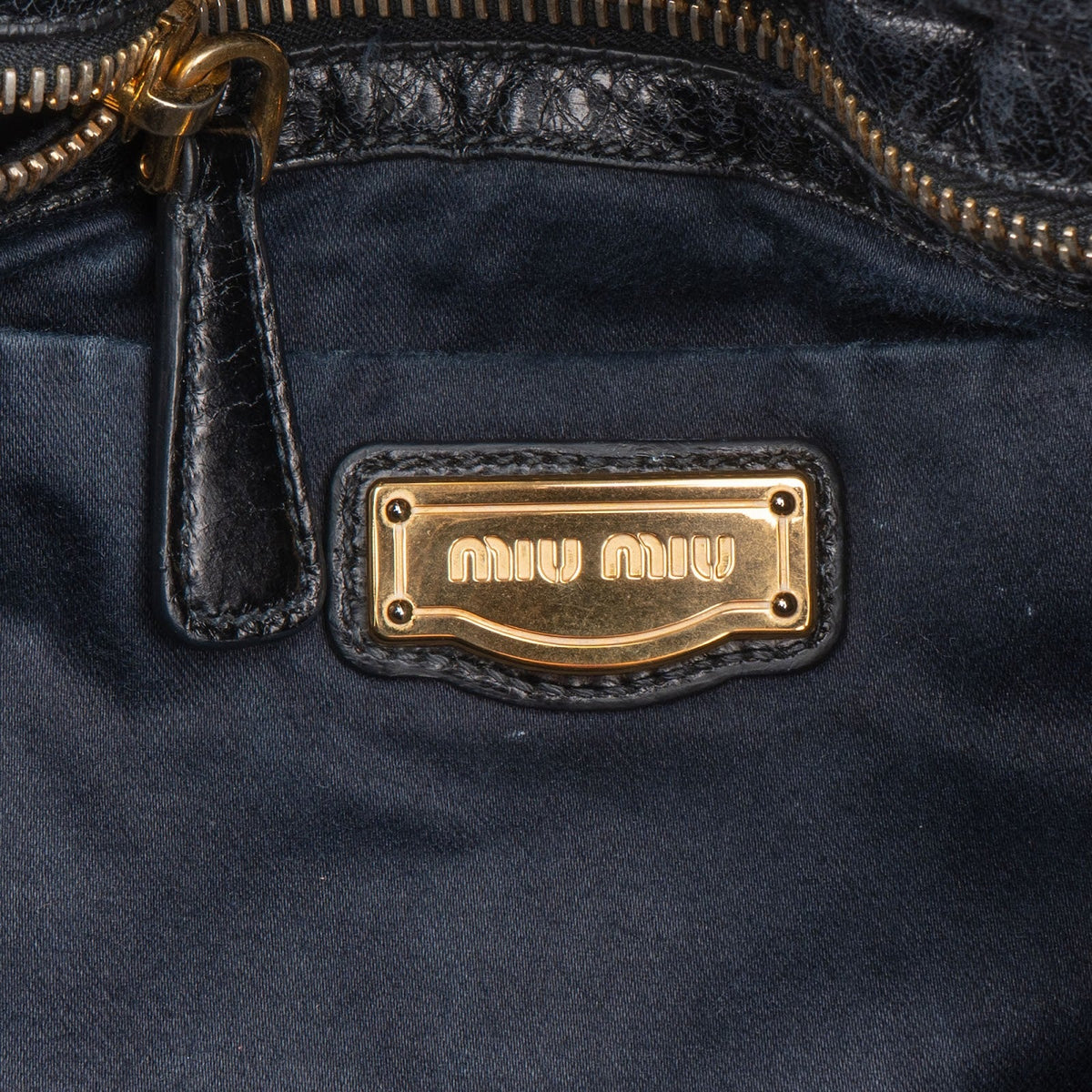 Bolso de mano Miu Miu Hobo Satchel fruncido en piel Vitello Lux negra