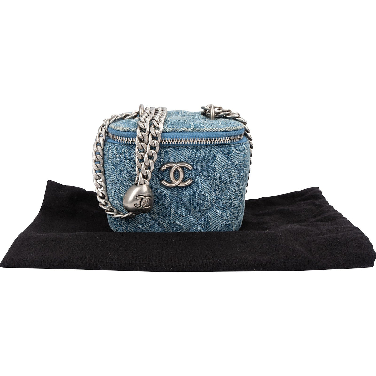 Sac bandoulière Chanel Camellia Monogram Adjustable Mini Vanity Case en denim matelassé