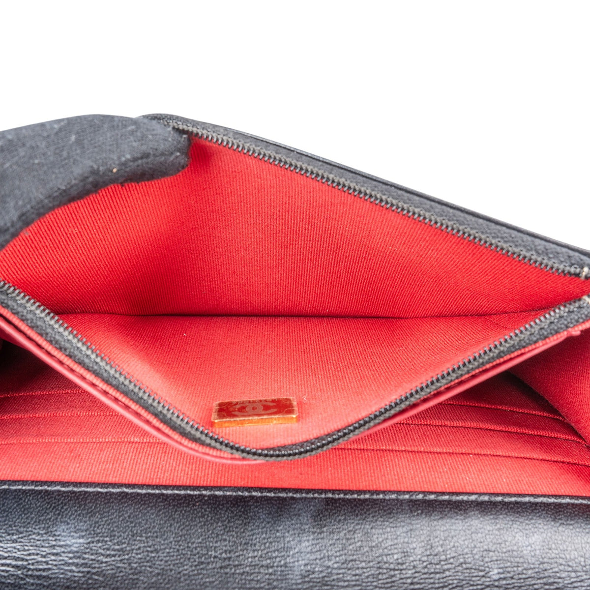 Sac bandoulière Chanel 19 en cuir d'agneau matelassé, modèle Wallet On Chain