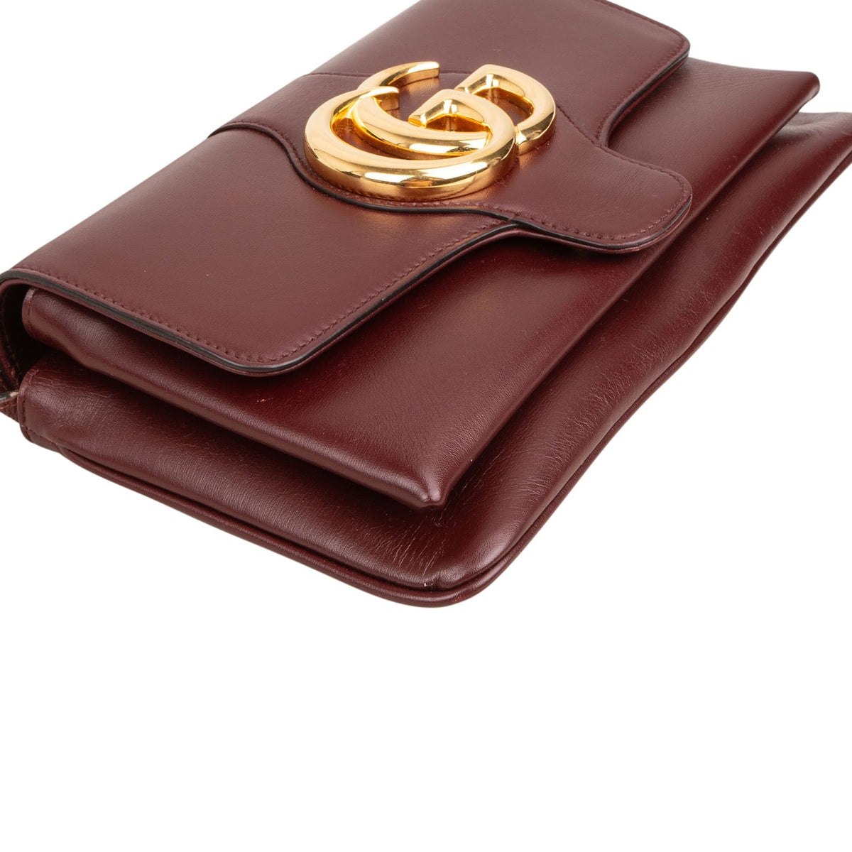 Bolso bandolera Gucci GG Arli pequeño en piel burdeos