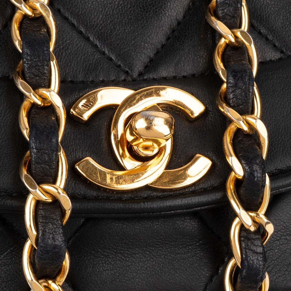 Chanel Diana Single Flap aus Lammleder – Detailansicht 8