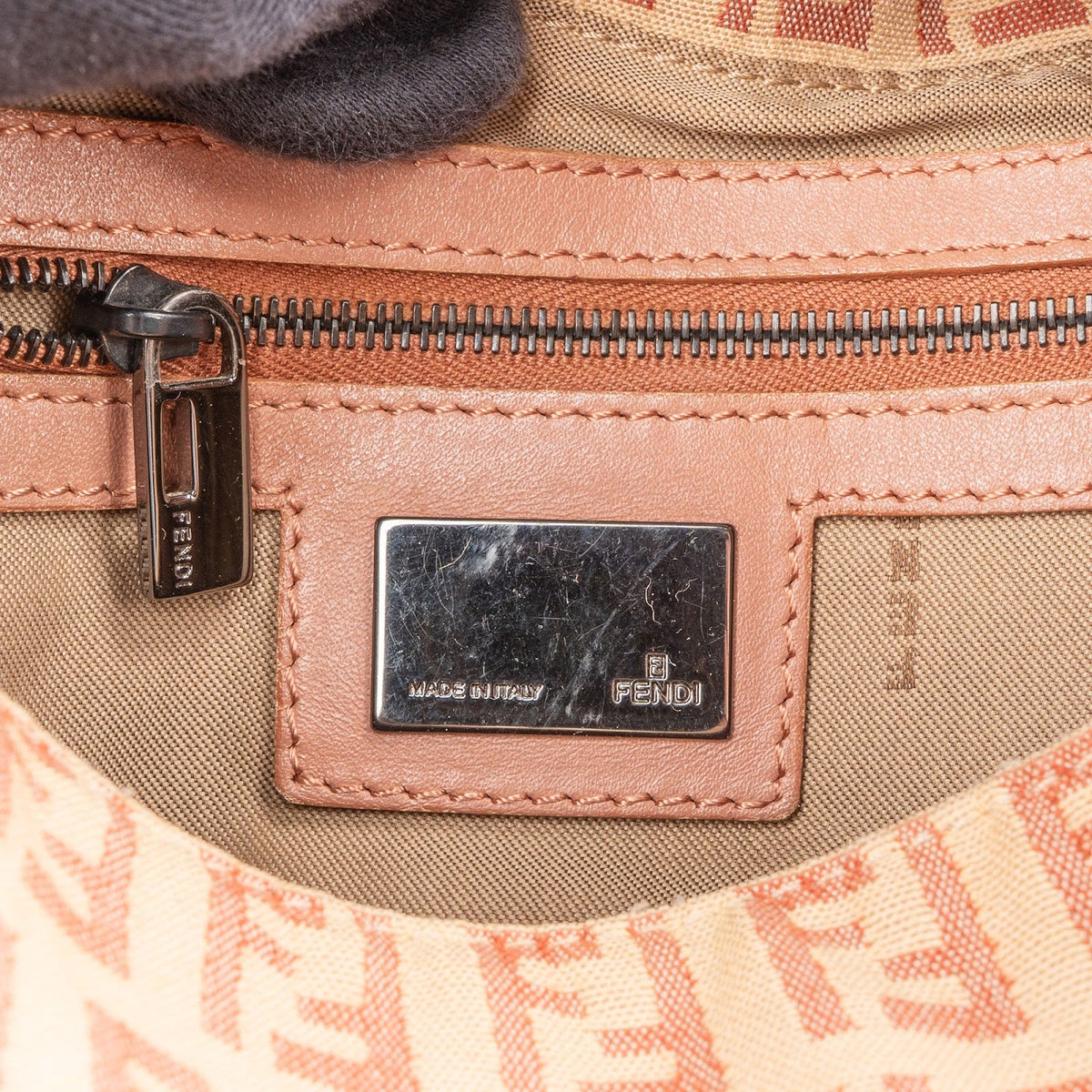 Borsa a spalla Fendi Mamma Baguette in tela Monogram FF Zucca