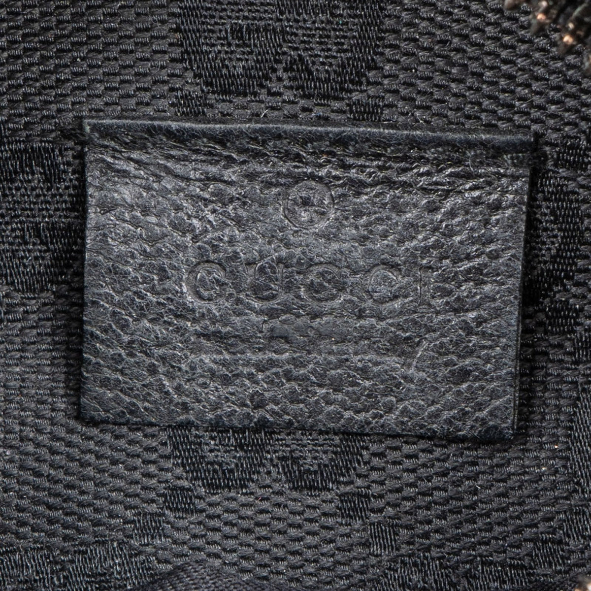 Bolso bandolera Gucci riñonera en lona GG Monogram negra