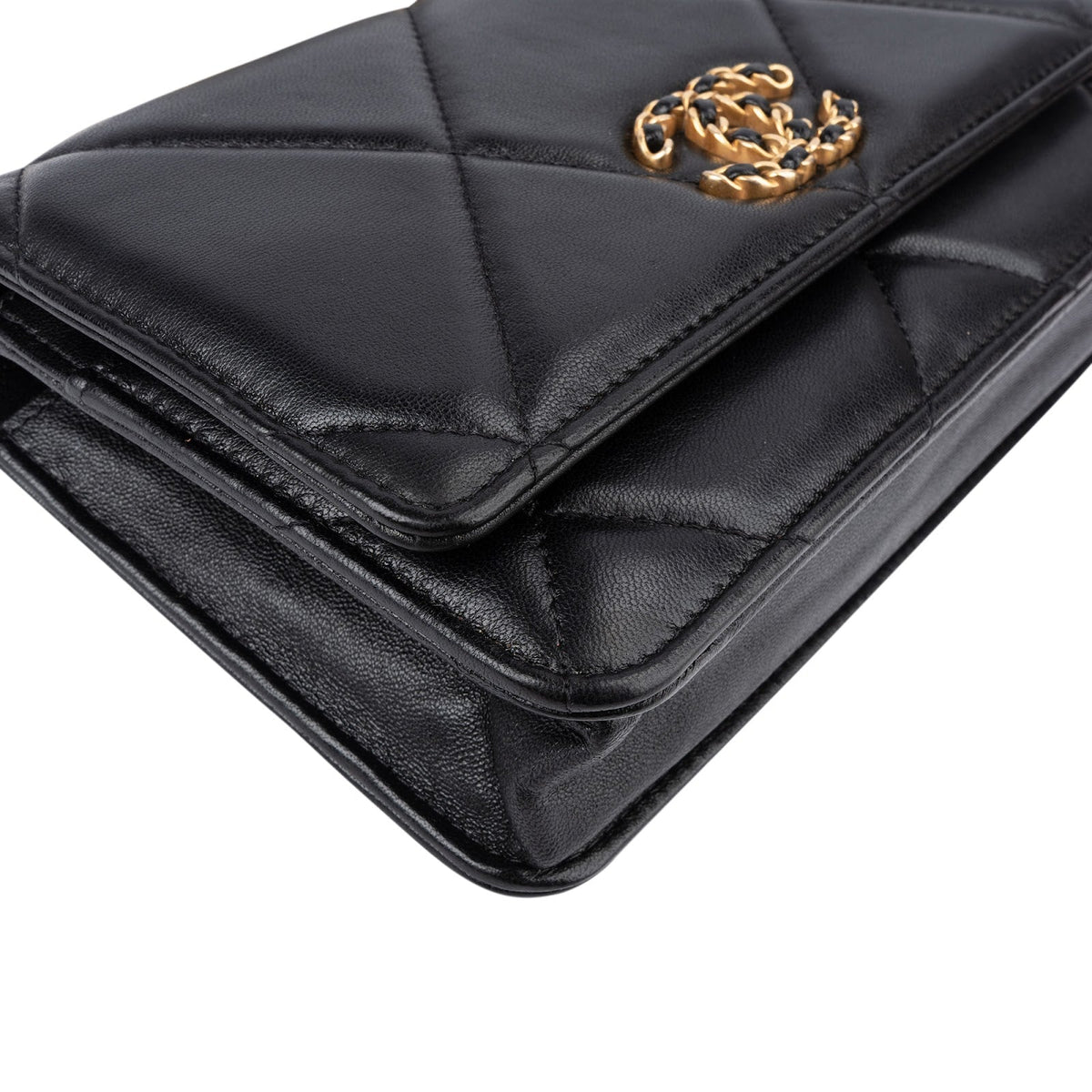 Bolso cruzado Chanel 19 Wallet On Chain de piel de cordero acolchada