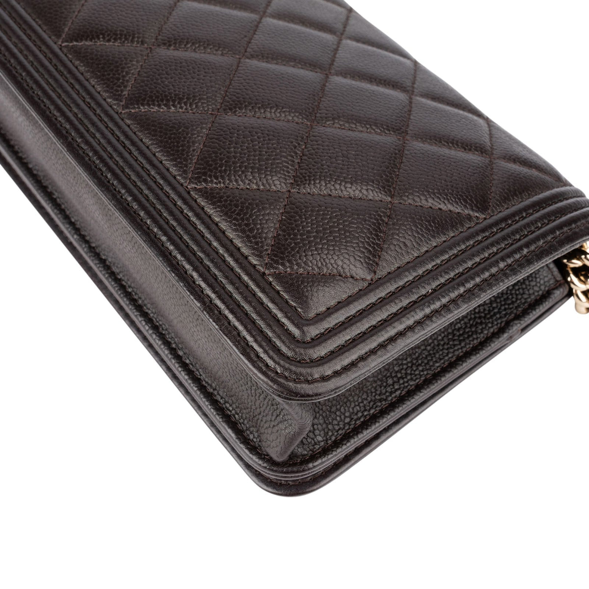 Bolso bandolera Chanel Boy Wallet On Chain en piel de caviar acolchada