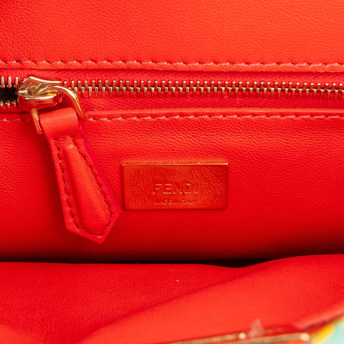 Bolso de mano Peekaboo Mini de Fendi con estampado de remolinos multicolor