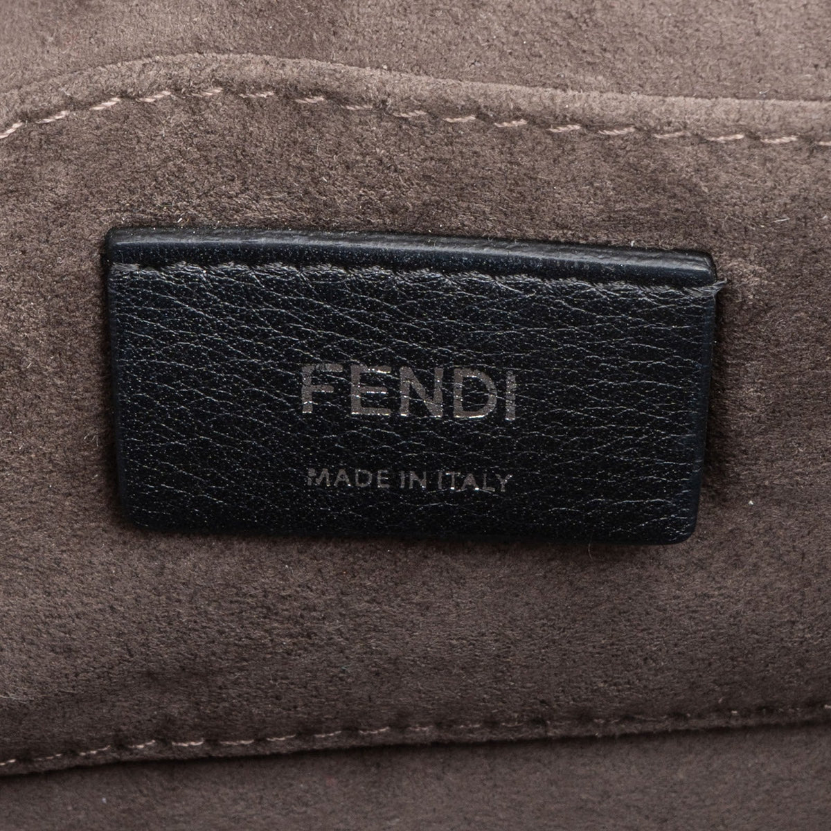Fendi lichtblauwe lederen Can I met studs Emblem crossbody tas