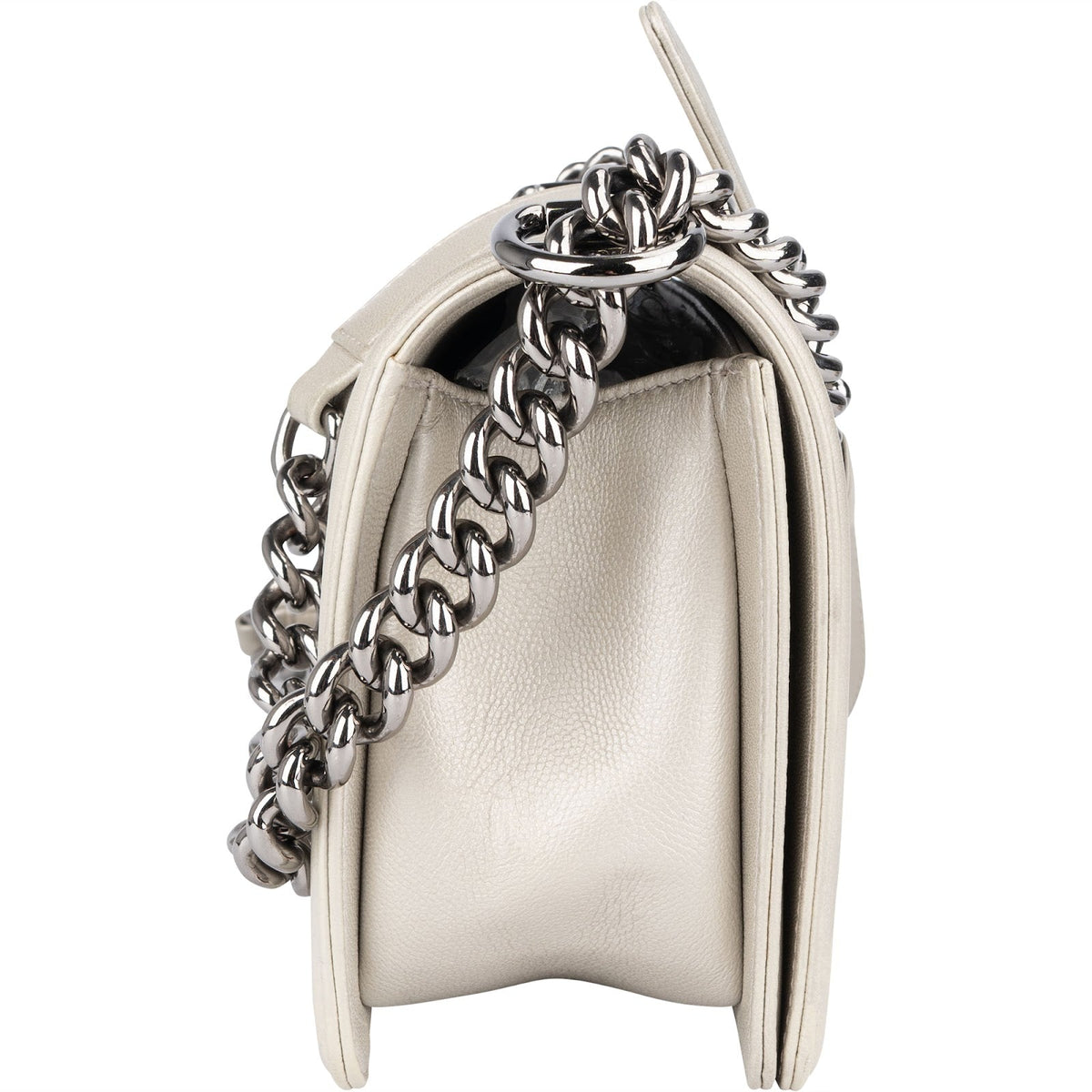 Bolso bandolera Chanel Boy de piel de becerro acolchada con solapa sencilla