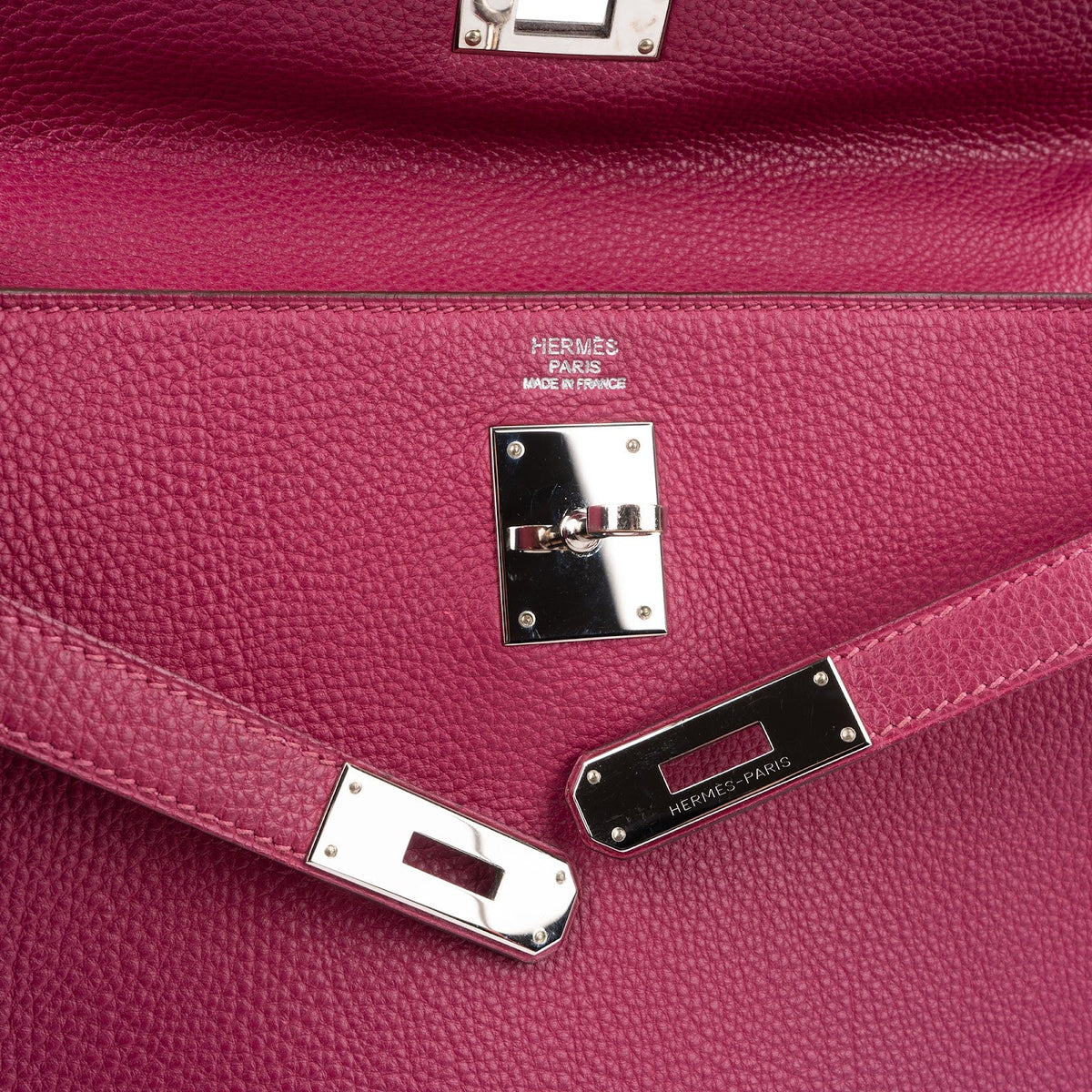 Bolso de mano Hermès Kelly 32 en piel Clemence Tosca con herrajes de paladio