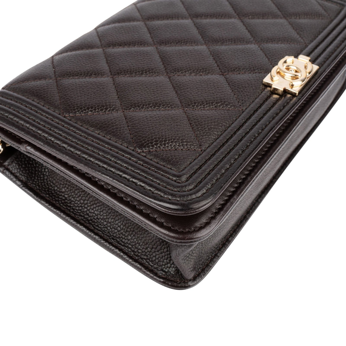 Bolso bandolera Chanel Boy Wallet On Chain en piel de caviar acolchada