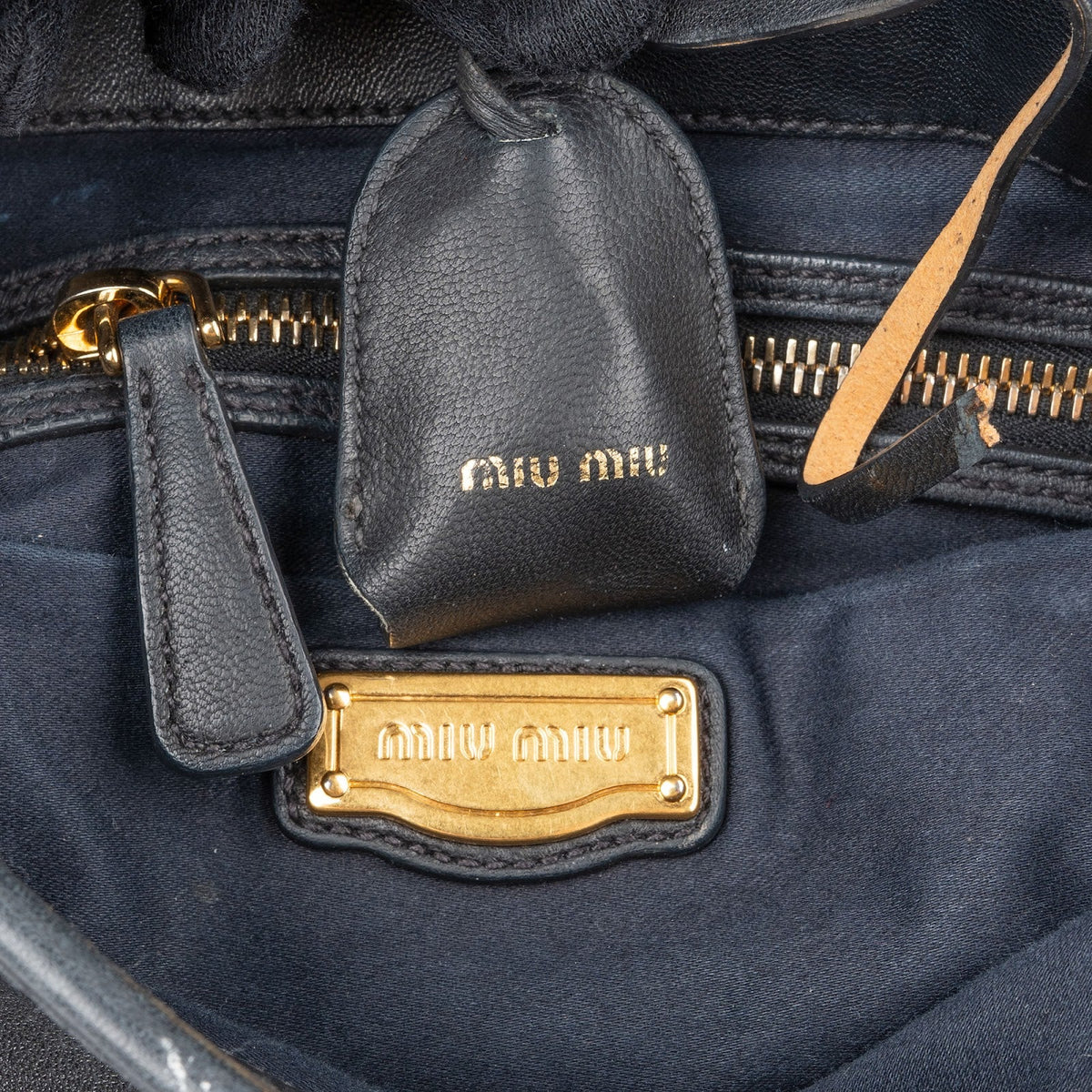 Miu Miu Coffer Hobo City aus Matelassé-Nappaleder – Ansicht 9