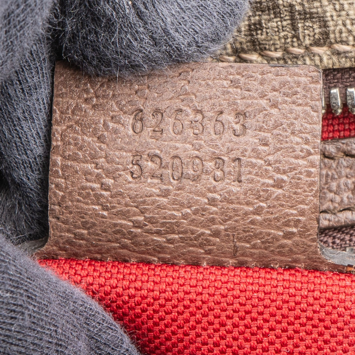 Sac bandoulière Gucci Trunk clouté en toile GG Supreme