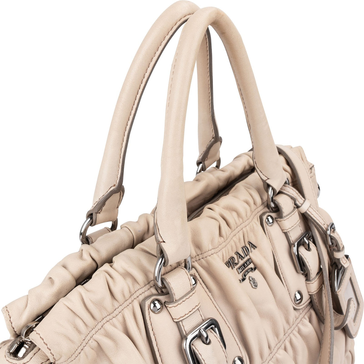 Bolso de mano Prada Gaufre Satchel en piel napa