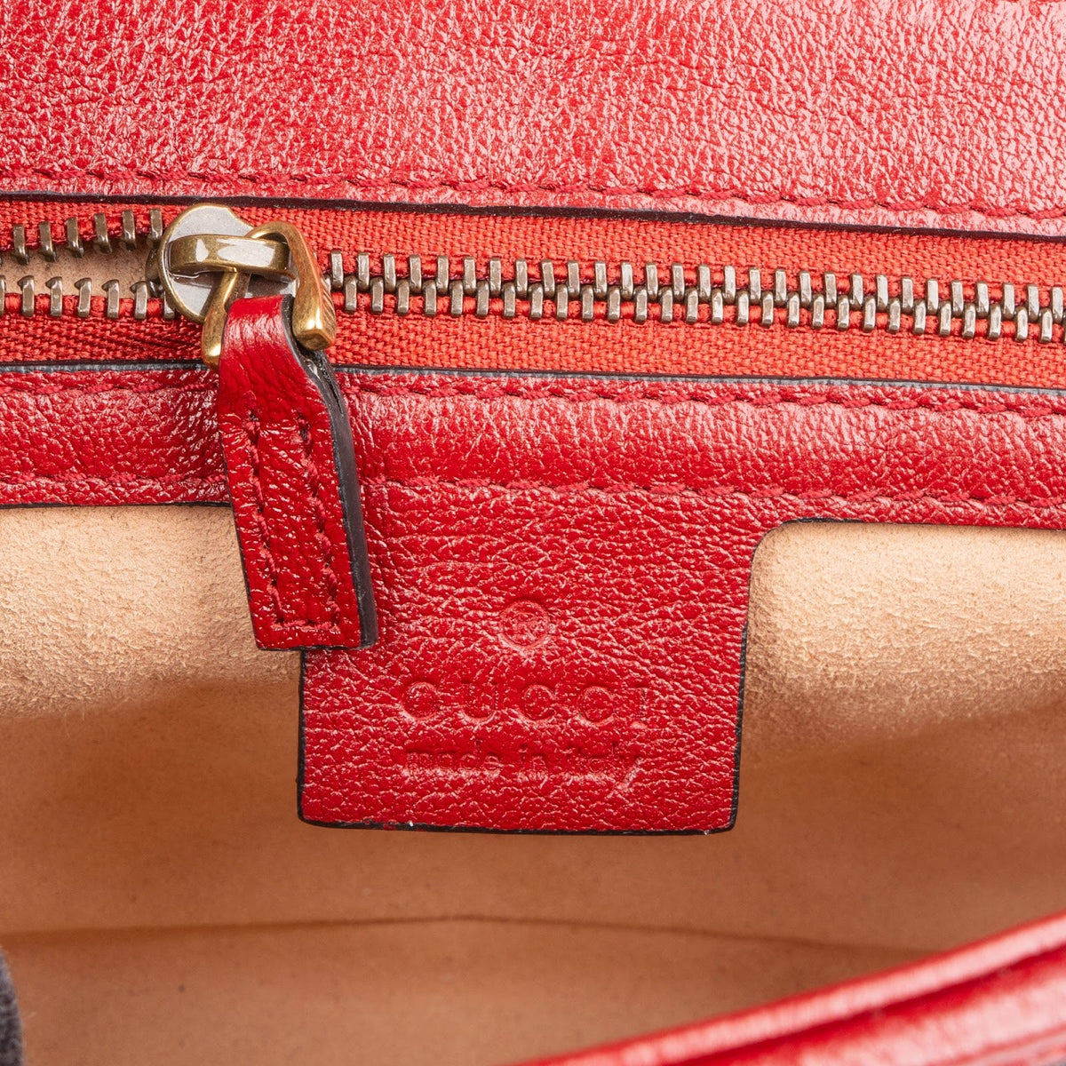 Sac bandoulière Gucci Monogram GG Marmont en cuir matelassé
