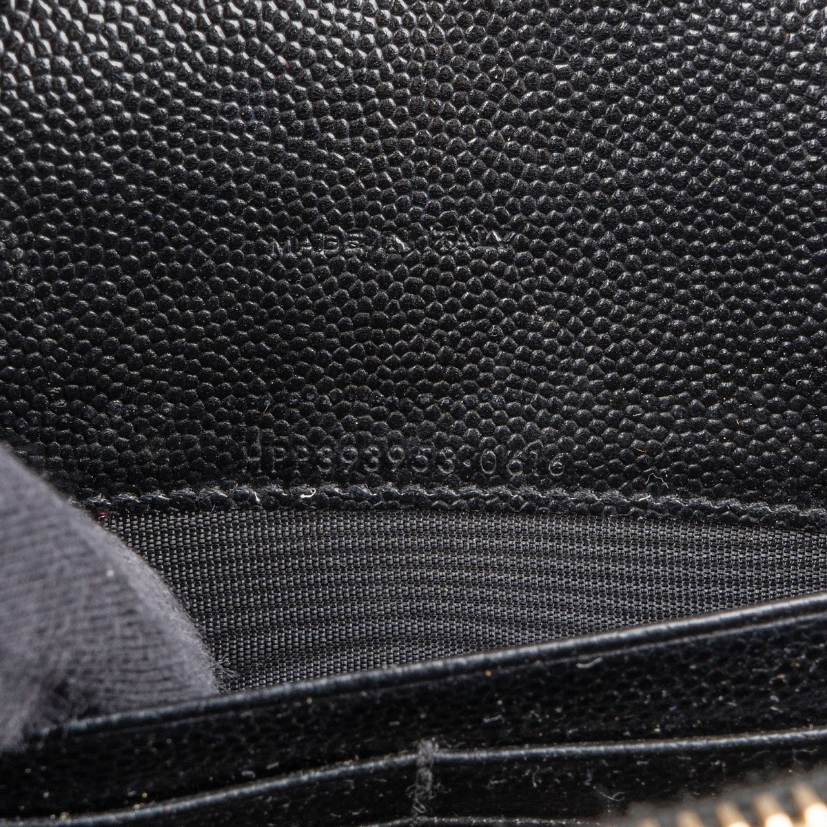 Bolso de hombro Saint Laurent Monogram en piel granulada Grain de Poudre con cadena