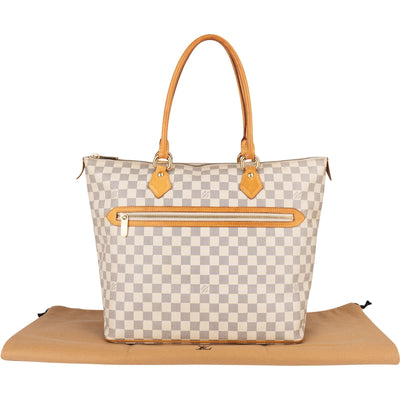 Sac cabas porté épaule Louis Vuitton modèle Saleya GM en toile Damier Azur