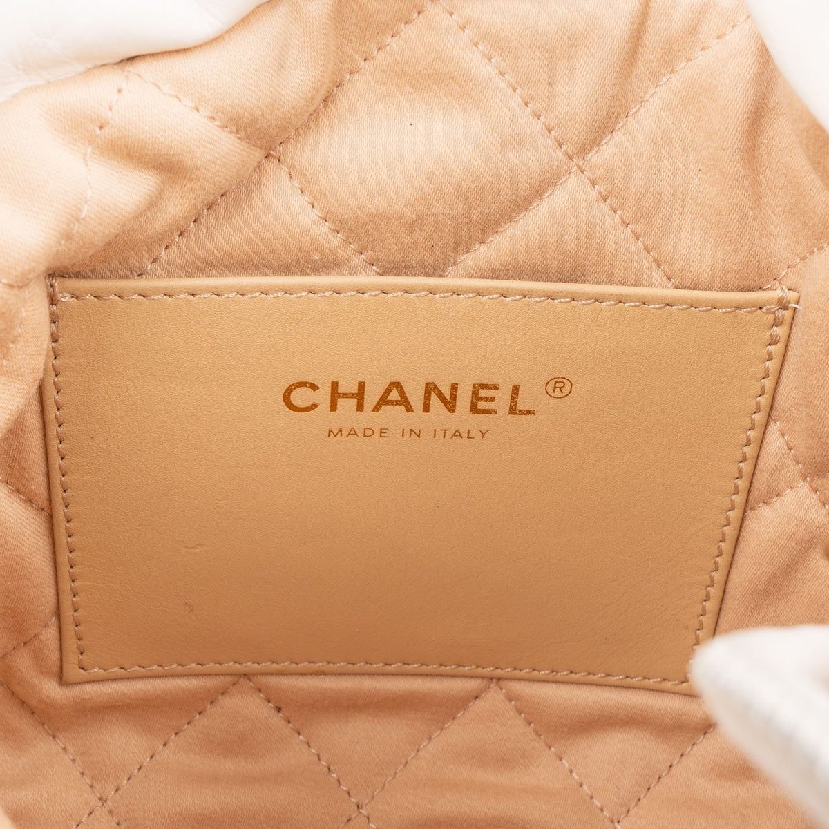 Chanel 22 gewatteerde kalfsleren Drawstring Crossbody crossbody tas