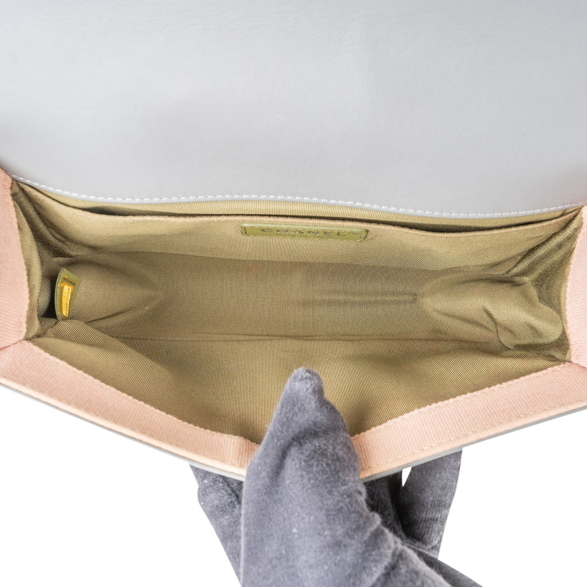 Sac bandoulière Chanel Boy moyen modèle à rabat en cuir d'agneau matelassé