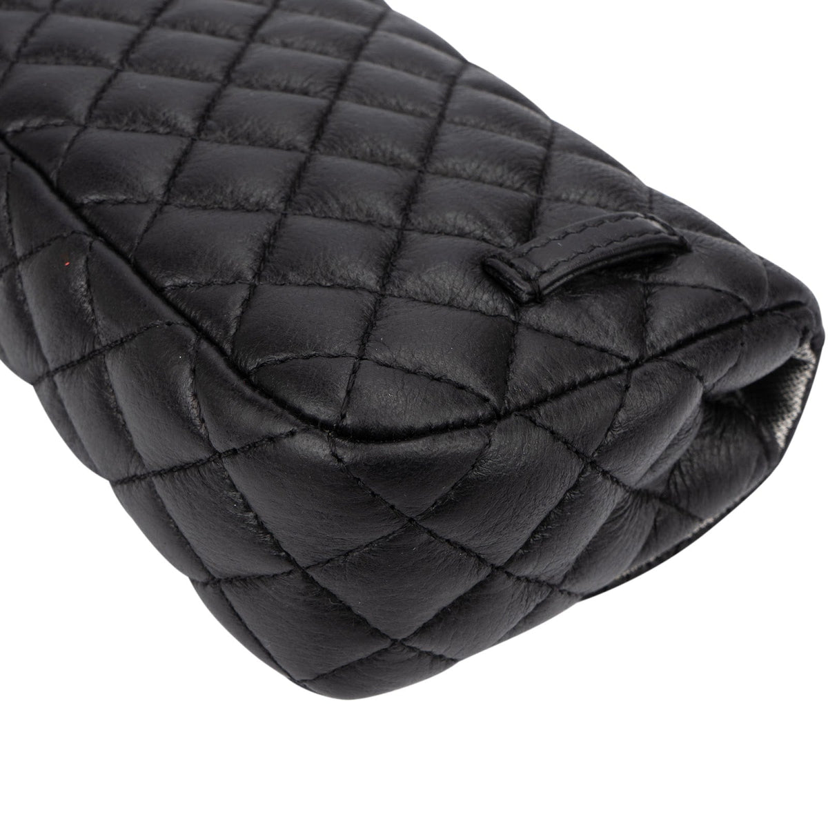 Sac ceinture Chanel Uniform en cuir d'agneau matelassé noir, pièces métalliques palladiées
