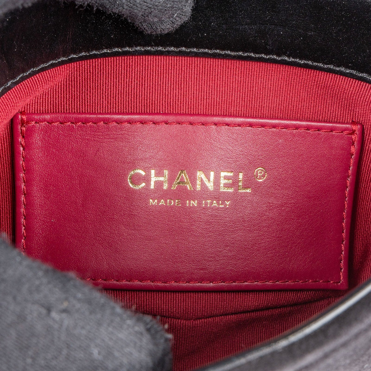 Borsa a tracolla Chanel in pelle di agnello trapuntata con pattina e logo CC
