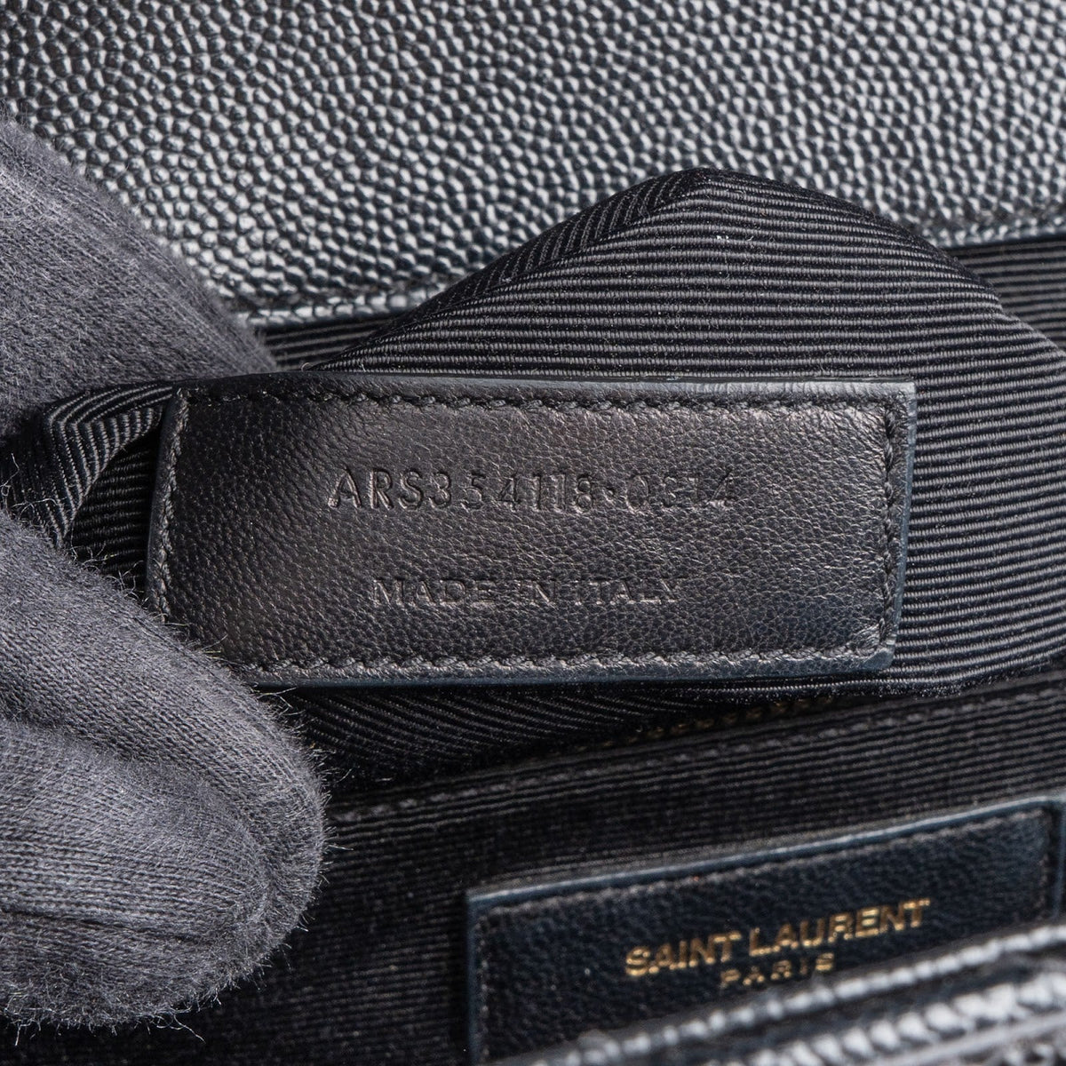 Saint Laurent Grain De Poudre Medium Envelope Crossbody Bag
