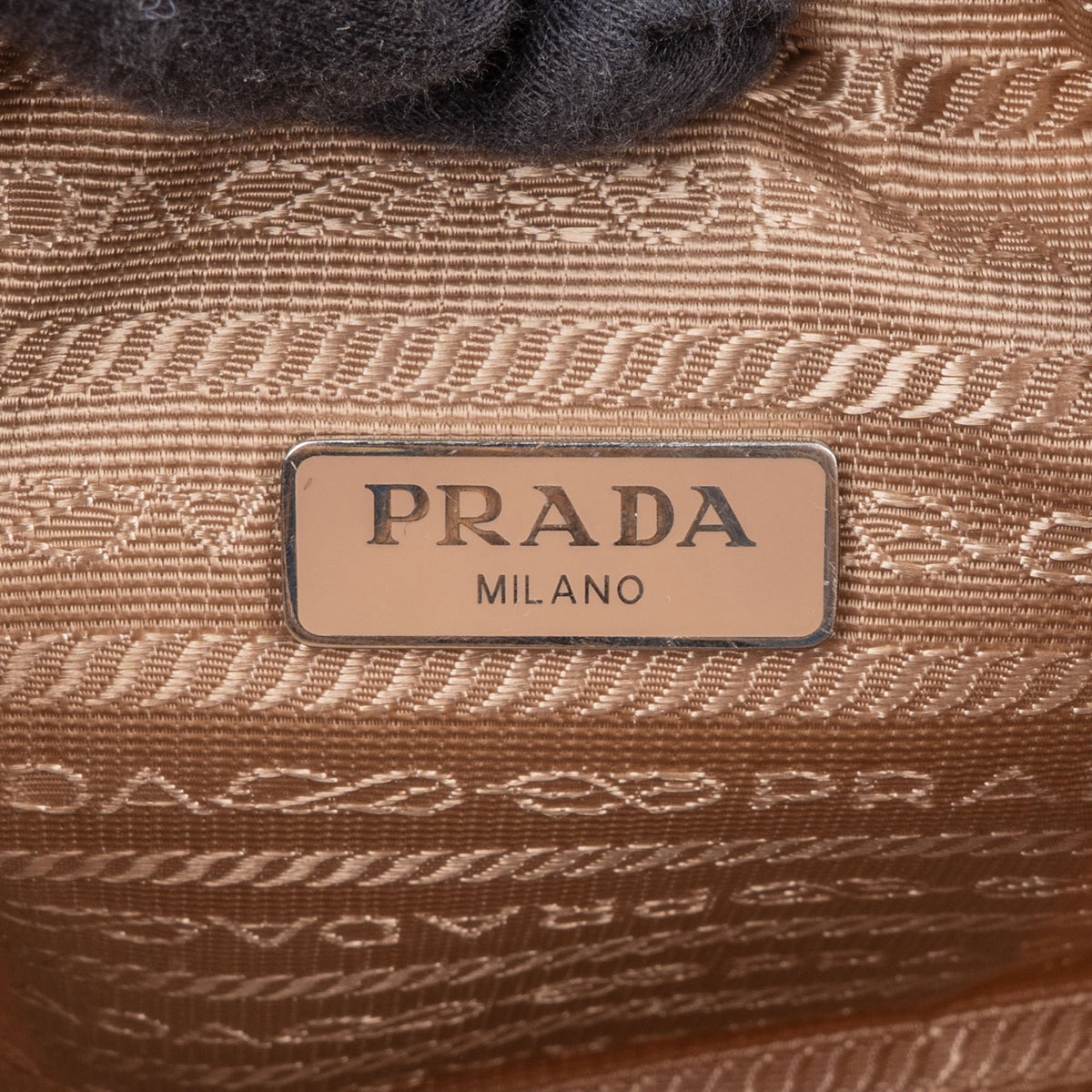 Bolso Re-Edition de nailon con triángulo de Prada