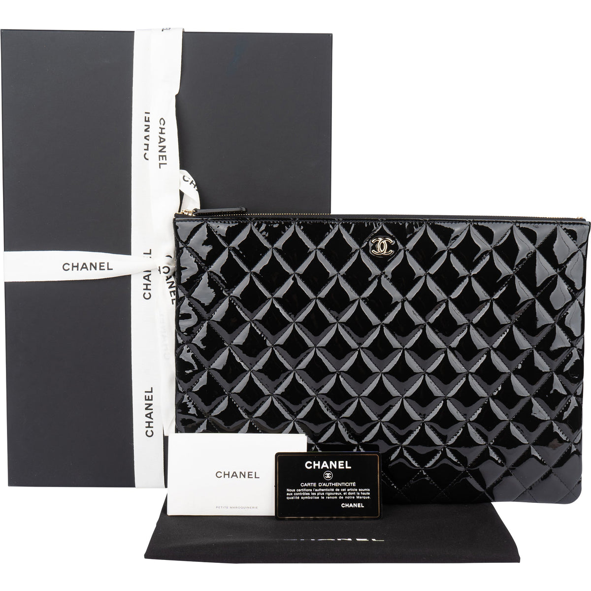 Pochette Chanel CC en cuir verni matelassé