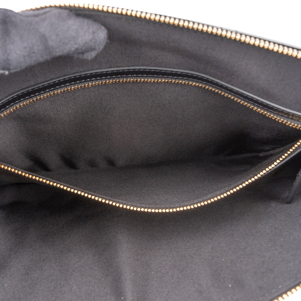 Pochette Chanel CC en cuir verni matelassé