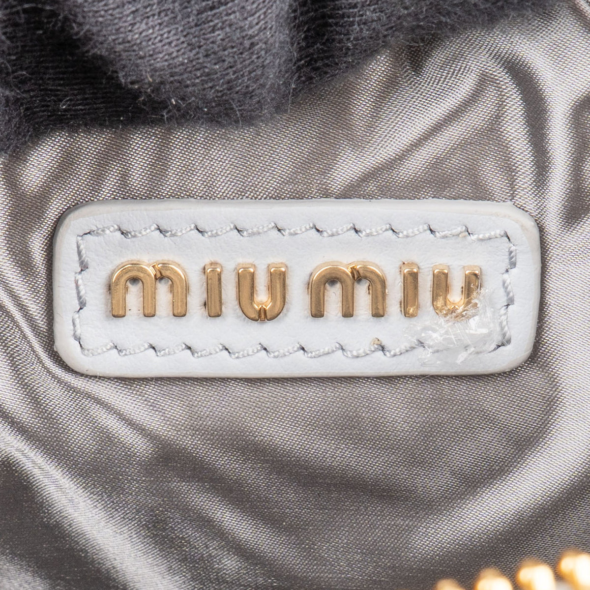 Miu Miu Mini aus gestepptem Lackleder – Ansicht 10