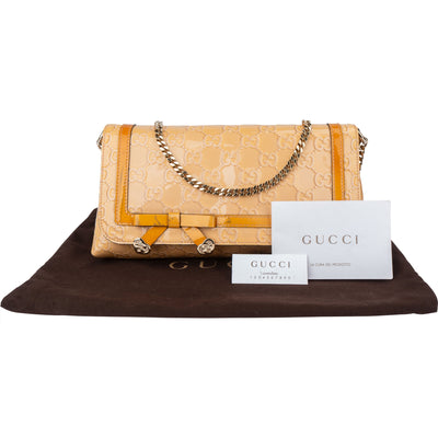 Borsa a tracolla con pattina a forma di cuore in vernice Gucci