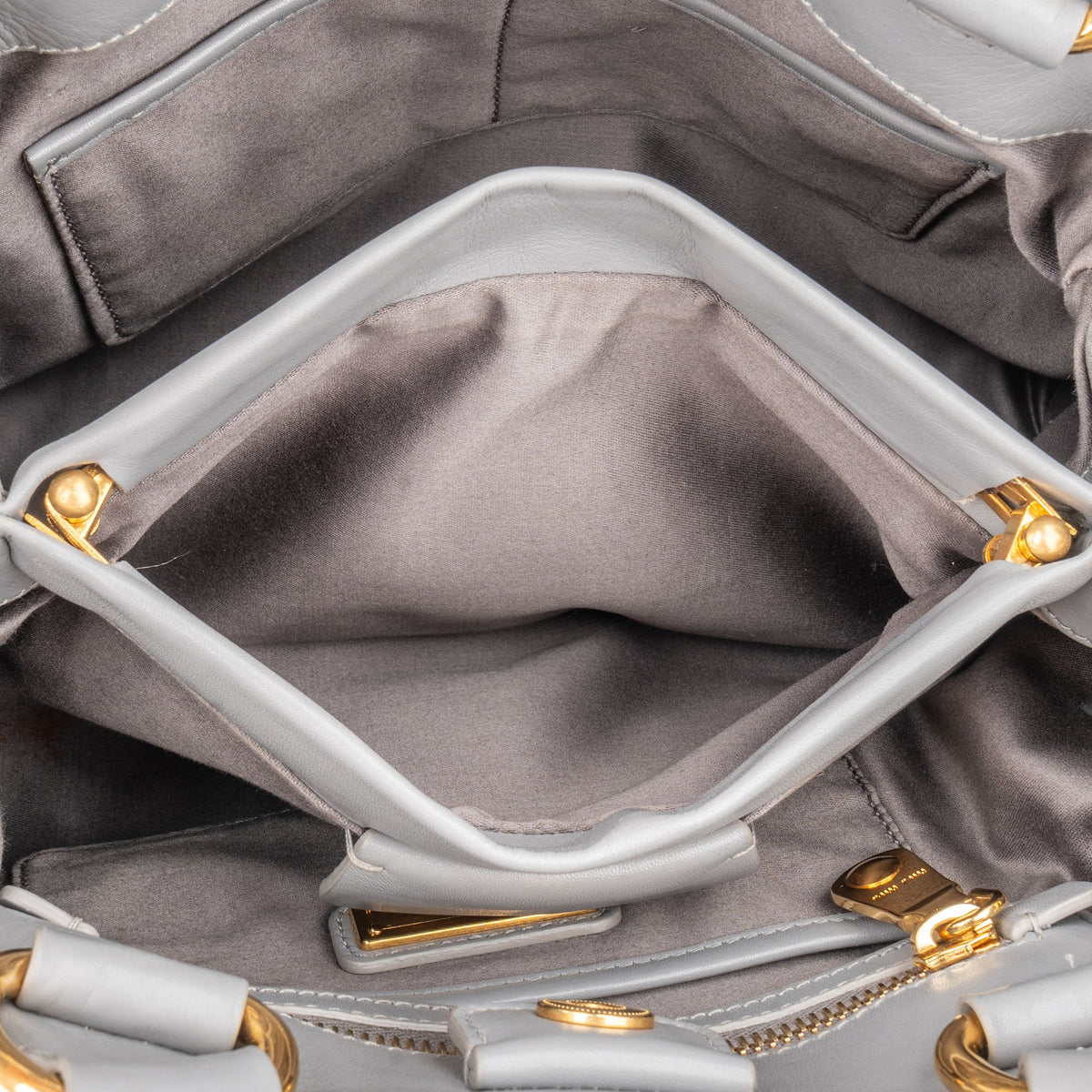 Miu Miu Rivets aus grauem zweifarbigem Leder – Ansicht 12