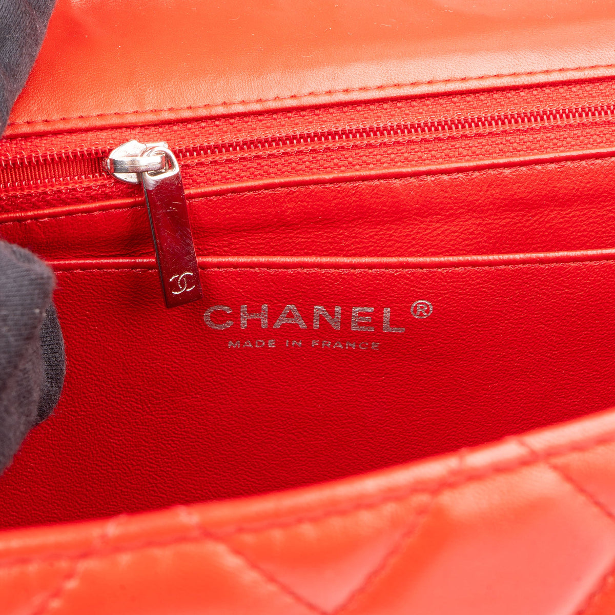 Borsa a tracolla Chanel Maxi Single Flap in pelle di agnello trapuntata con dettagli in palladio