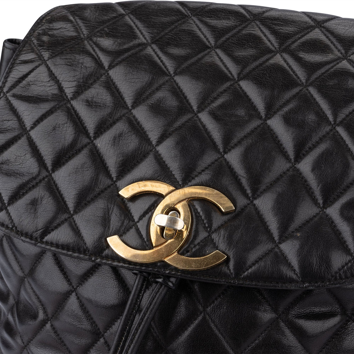 Zaino Chanel in pelle di agnello trapuntata con finiture in oro 24K