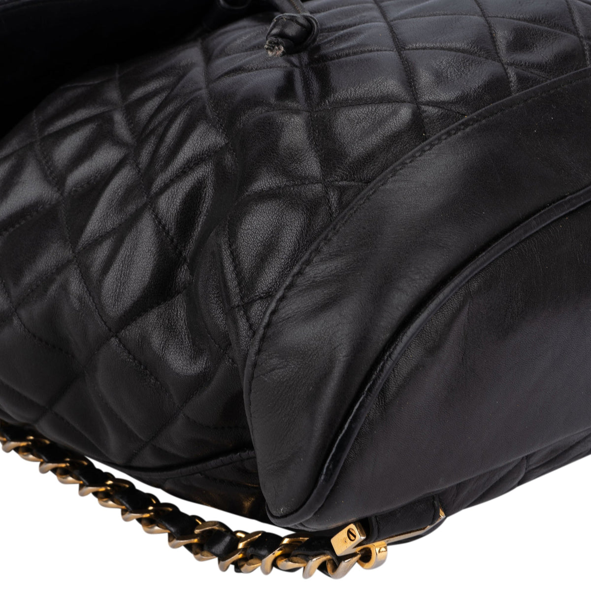 Zaino Chanel in pelle di agnello trapuntata con finiture in oro 24K