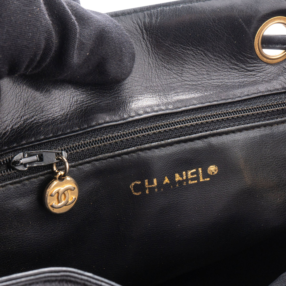 Zaino Chanel in pelle di agnello trapuntata con finiture in oro 24K