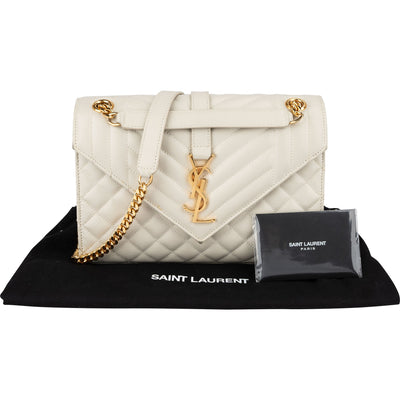 Borsa a tracolla piccola Envelope di Saint Laurent in pelle trapuntata Grain de Poudre