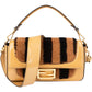 Borsa a mano Fendi Baguette Buckle in shearling