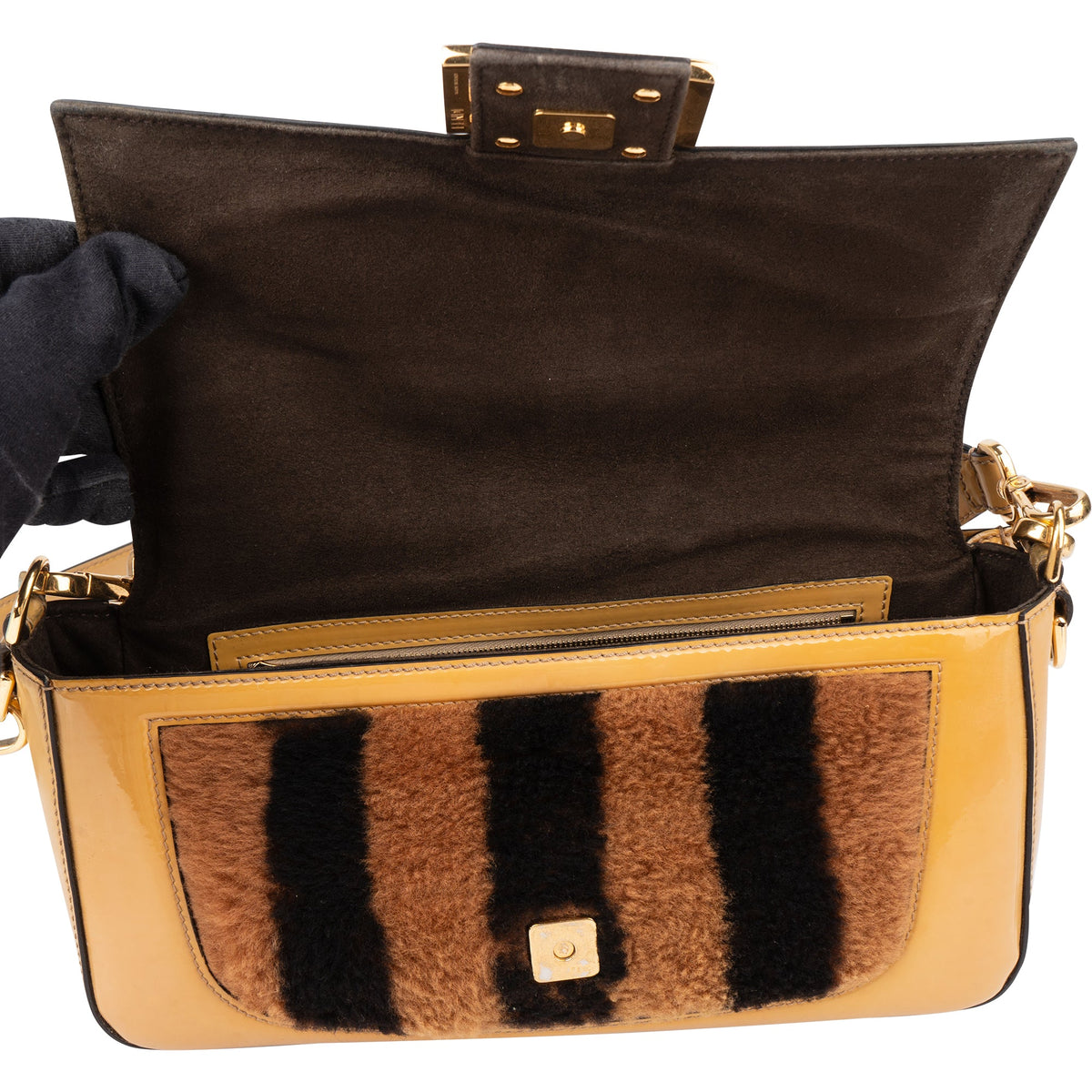 Borsa a mano Fendi Baguette Buckle in shearling