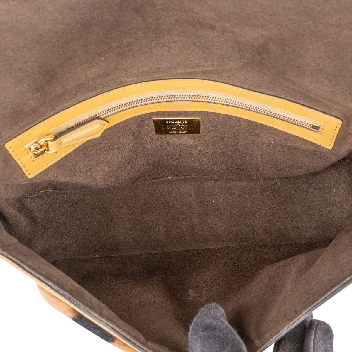 Borsa a mano Fendi Baguette Buckle in shearling