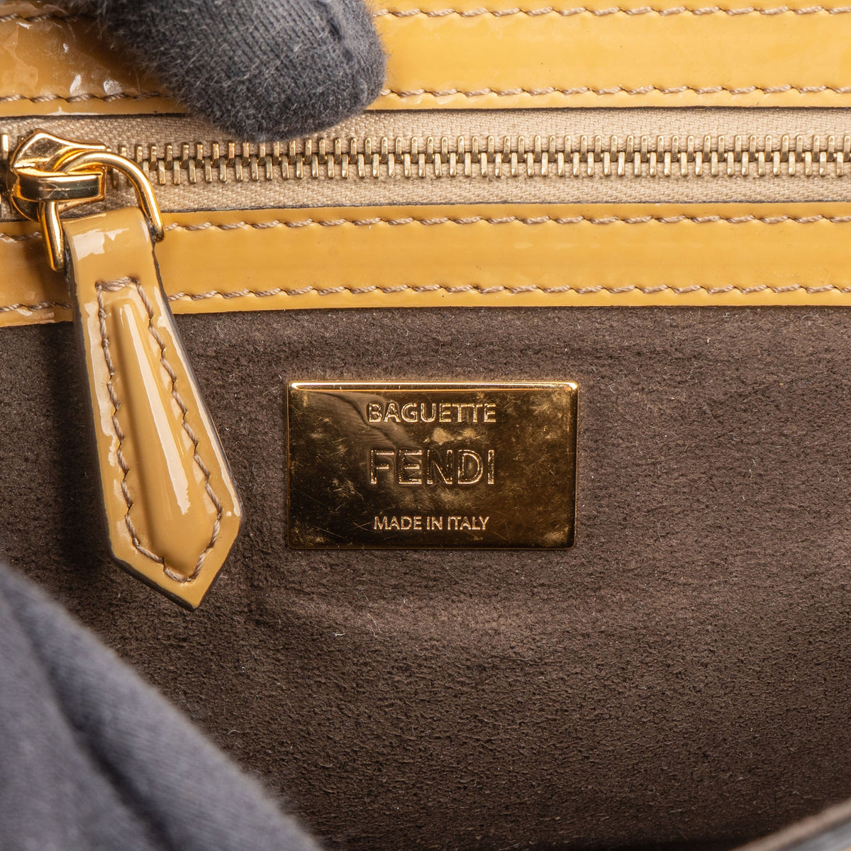 Borsa a mano Fendi Baguette Buckle in shearling