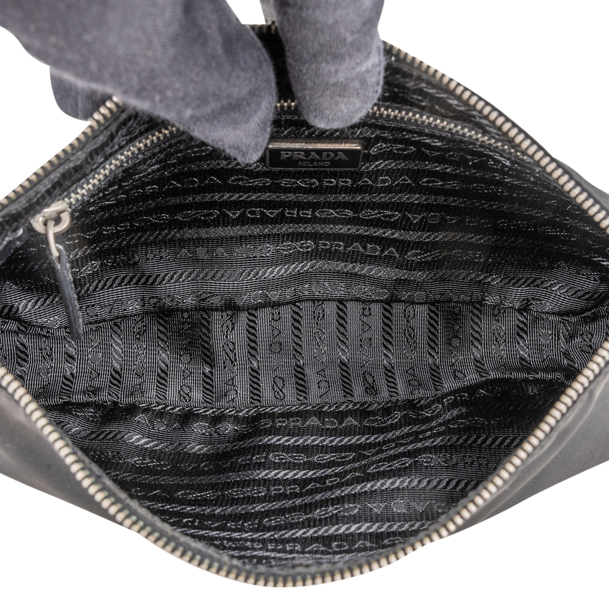 Prada Schwarz Nylon Triangle Schultertasche, Bild 8 von 10